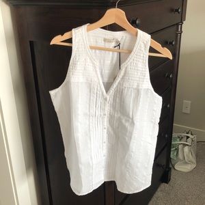 Sleeveless linen shirt